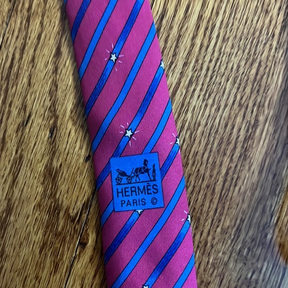 Hermès Men’s Red Striped Silk Tie - Picture 3 of 5